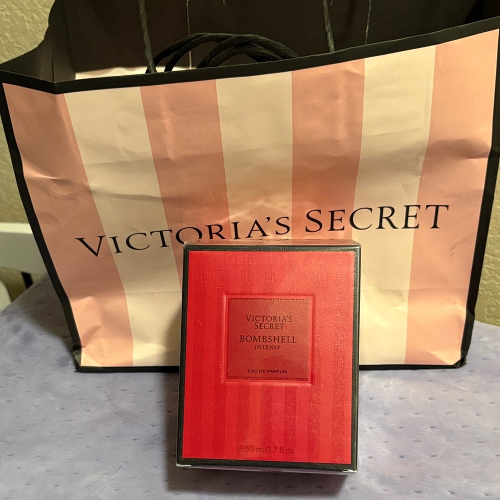 Victoria's Secret Bombshell Intense Perfume